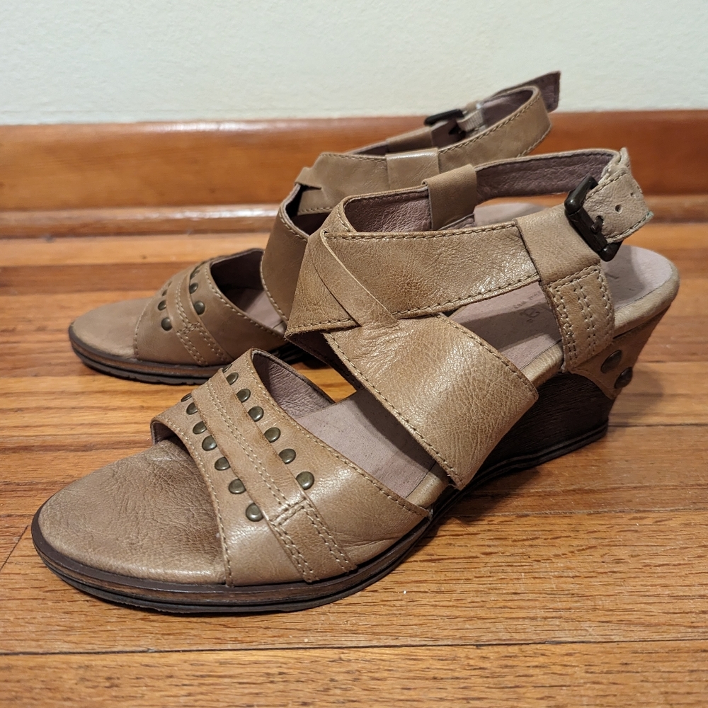 Bussola Firenze light taupe tan slingback wedge sandals